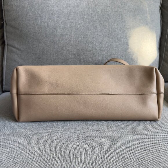 SAINT LAURENT East West large leather tote - Picture 6 of 16